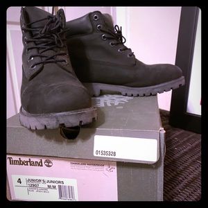 Timberlands Juniors size 4